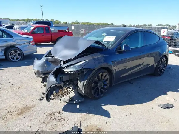 7SAYGDEF8NF545927 2022 TESLA MODEL Y - Image 2
