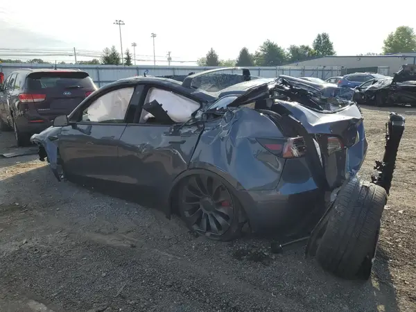 7SAYGDEF8NF546690 2022 TESLA MODEL Y - Image 2