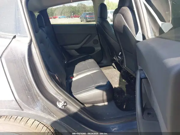 7SAYGDEF8NF560914 2022 TESLA MODEL Y - Image 8