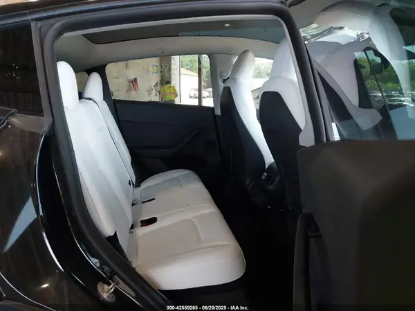 7SAYGDEF8NF564980 2022 TESLA MODEL Y - Image 8