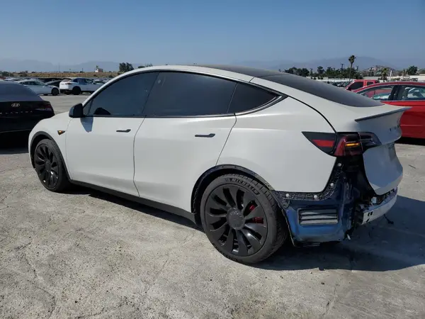 7SAYGDEF8NF568544 2022 TESLA MODEL Y - Image 2