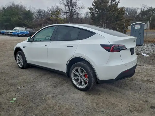 7SAYGDEF8PA049106 2023 TESLA MODEL Y - Image 2