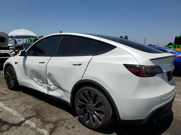7SAYGDEF8PF587940 2023 TESLA MODEL Y - Image 2