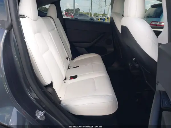 7SAYGDEF8PF602453 2023 TESLA MODEL Y - Image 8