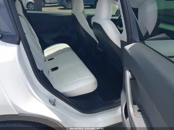 7SAYGDEF8PF702326 2023 TESLA MODEL Y - Image 8
