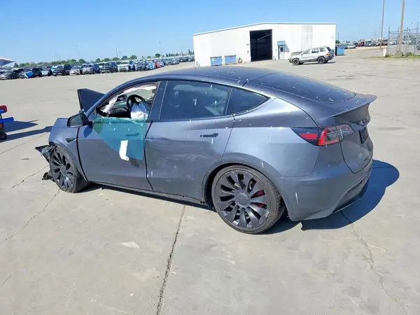 7SAYGDEF8PF715772 2023 TESLA MODEL Y - Image 2