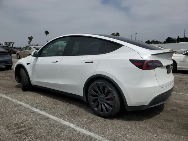 7SAYGDEF8PF746164 2023 TESLA MODEL Y - Image 2