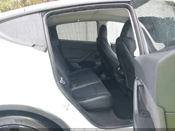 7SAYGDEF8PF778726 2023 TESLA MODEL Y - Image 8