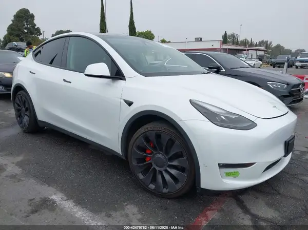7SAYGDEF8PF800742 2023 TESLA MODEL Y - Image 1