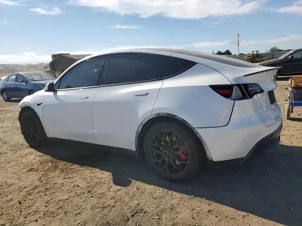 7SAYGDEF8PF815693 2023 TESLA MODEL Y - Image 2