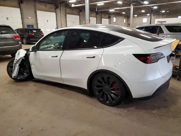 7SAYGDEF8PF829786 2023 TESLA MODEL Y - Image 2