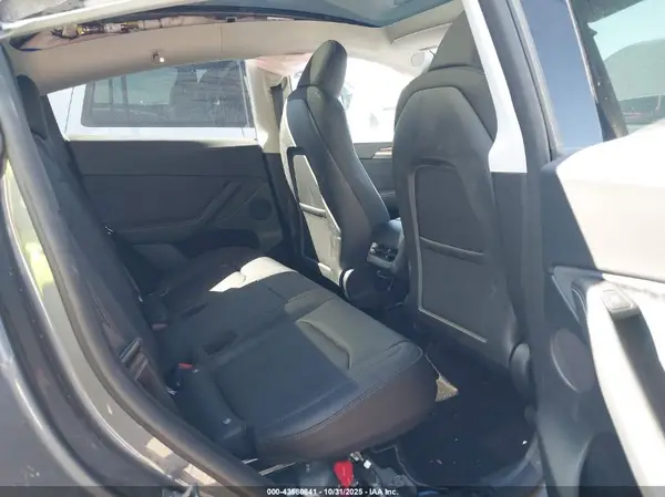 7SAYGDEF8PF863923 2023 TESLA MODEL Y - Image 8