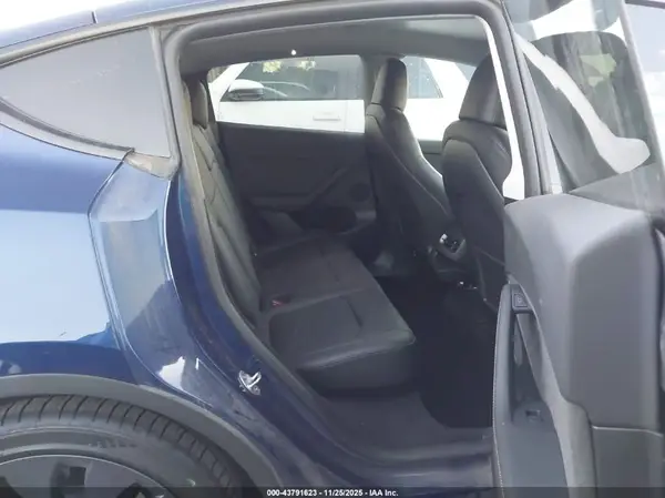 7SAYGDEF8PF887526 2023 TESLA MODEL Y - Image 8