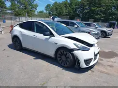 7SAYGDEF8RA264214 2024 TESLA MODEL Y
