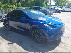 7SAYGDEF8RA272815 2024 TESLA MODEL Y