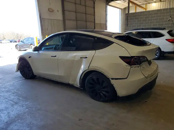 7SAYGDEF8RA282597 2024 TESLA MODEL Y - Image 2