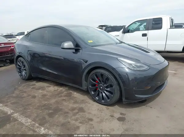 7SAYGDEF8RA286584 2024 TESLA MODEL Y - Image 1