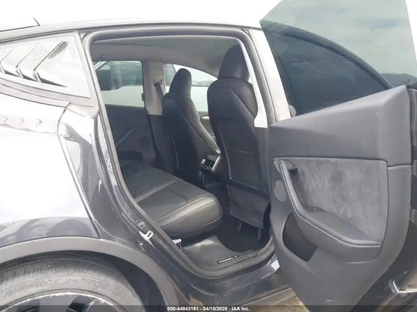 7SAYGDEF8RA286584 2024 TESLA MODEL Y - Image 8