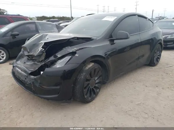 7SAYGDEF8RA289906 2024 TESLA MODEL Y - Image 2