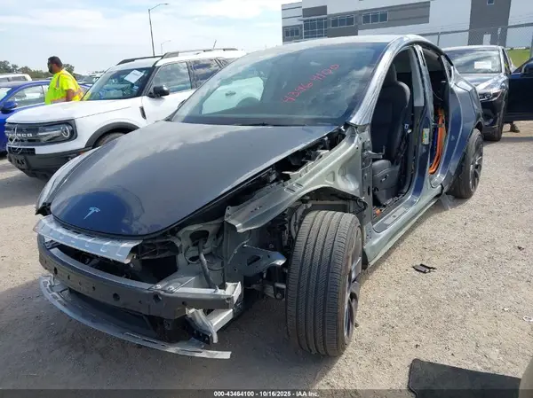 7SAYGDEF8RA291235 2024 TESLA MODEL Y - Image 2