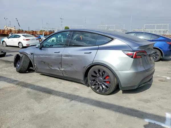 7SAYGDEF8RA306025 2024 TESLA MODEL Y - Image 2