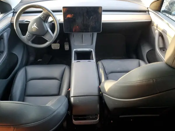 7SAYGDEF8RA323438 2024 TESLA MODEL Y - Image 8
