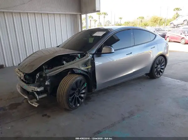 7SAYGDEF8RA326064 2024 TESLA MODEL Y - Image 2