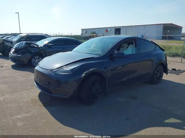 7SAYGDEF8RF020386 2024 TESLA MODEL Y - Image 2