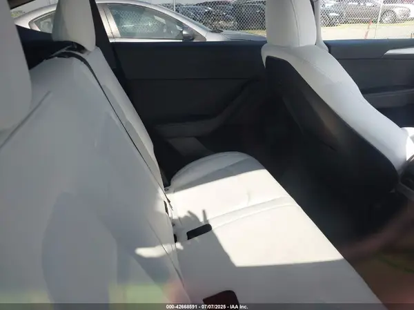 7SAYGDEF8RF020386 2024 TESLA MODEL Y - Image 8