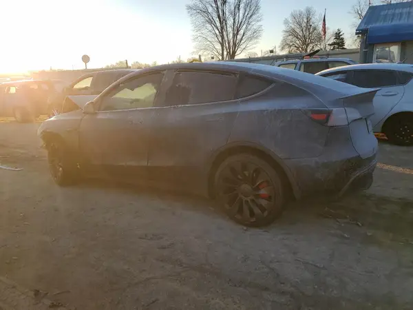 7SAYGDEF8RF034384 2024 TESLA MODEL Y - Image 2