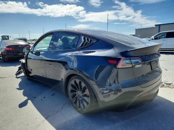 7SAYGDEF8RF041352 2024 TESLA MODEL Y - Image 2