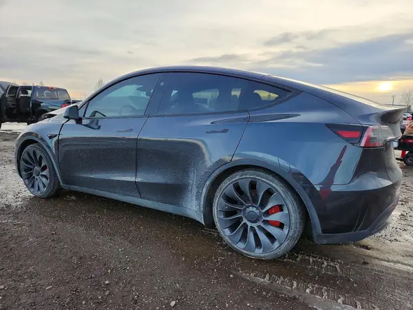 7SAYGDEF8RF041383 2024 TESLA MODEL Y - Image 2