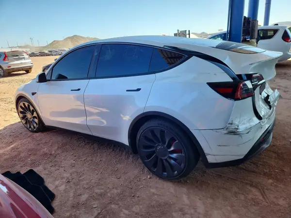 7SAYGDEF8RF052092 2024 TESLA MODEL Y - Image 2