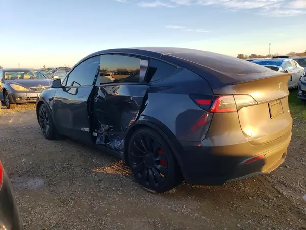7SAYGDEF8RF077722 2024 TESLA MODEL Y - Image 2