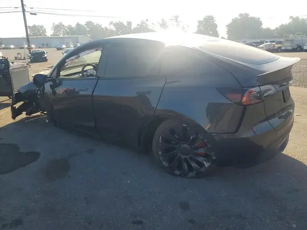 7SAYGDEF8RF087408 2024 TESLA MODEL Y - Image 2