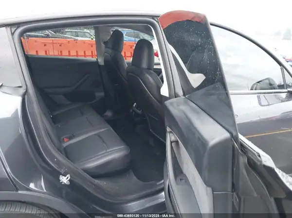 7SAYGDEF8RF089515 2024 TESLA MODEL Y - Image 8