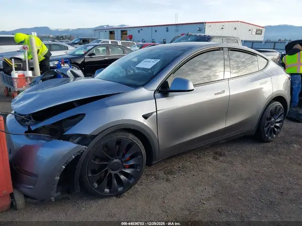 7SAYGDEF8RF113814 2024 TESLA MODEL Y - Image 2