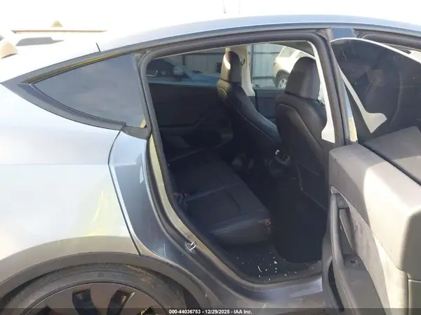 7SAYGDEF8RF113814 2024 TESLA MODEL Y - Image 8