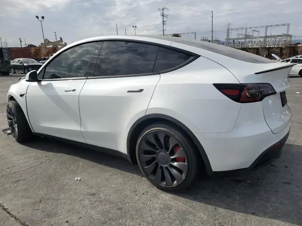 7SAYGDEF8RF179750 2024 TESLA MODEL Y - Image 2