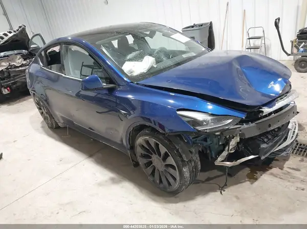 7SAYGDEF8SA343758 2025 TESLA MODEL Y - Image 1