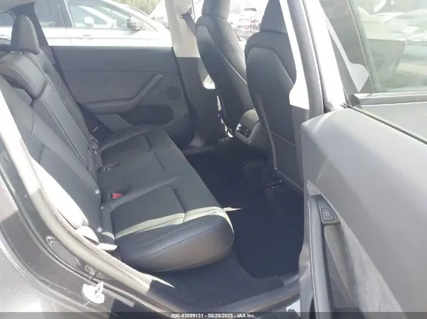 7SAYGDEF8SA370135 2025 TESLA MODEL Y - Image 8