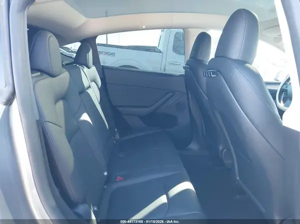 7SAYGDEF8SA375691 2025 TESLA MODEL Y - Image 8