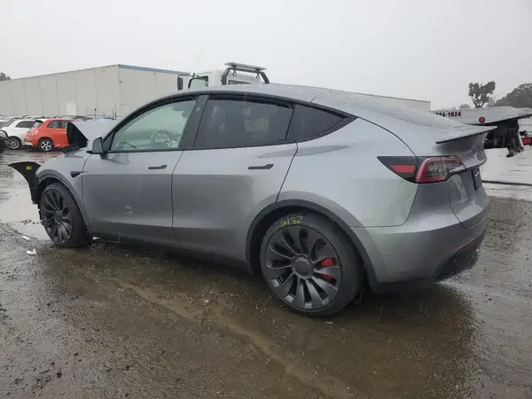 7SAYGDEF8SF264738 2025 TESLA MODEL Y - Image 2