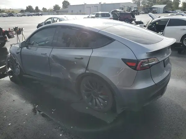 7SAYGDEF8SF302193 2025 TESLA MODEL Y - Image 2