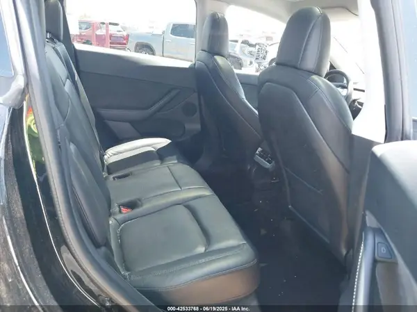 7SAYGDEF9NF351990 2022 TESLA MODEL Y - Image 8