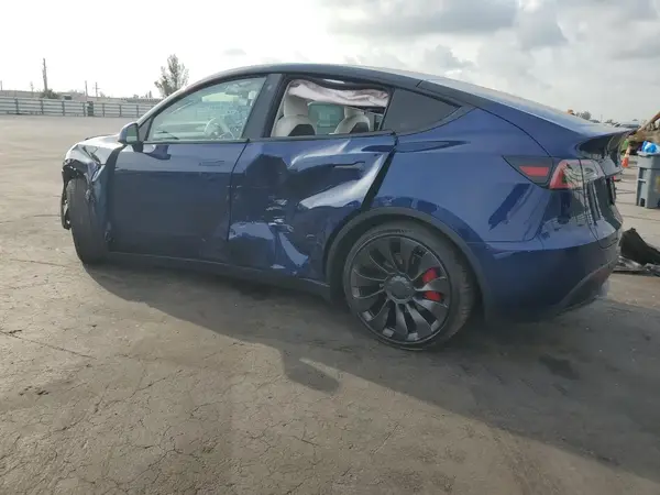 7SAYGDEF9NF352413 2022 TESLA MODEL Y - Image 2