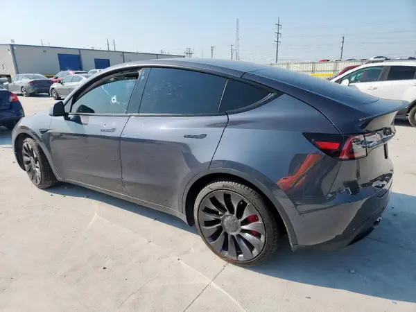 7SAYGDEF9NF352427 2022 TESLA MODEL Y - Image 2
