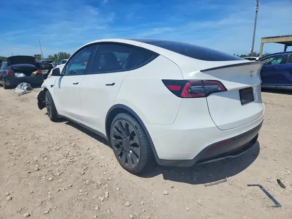 7SAYGDEF9NF361256 2022 TESLA MODEL Y - Image 2