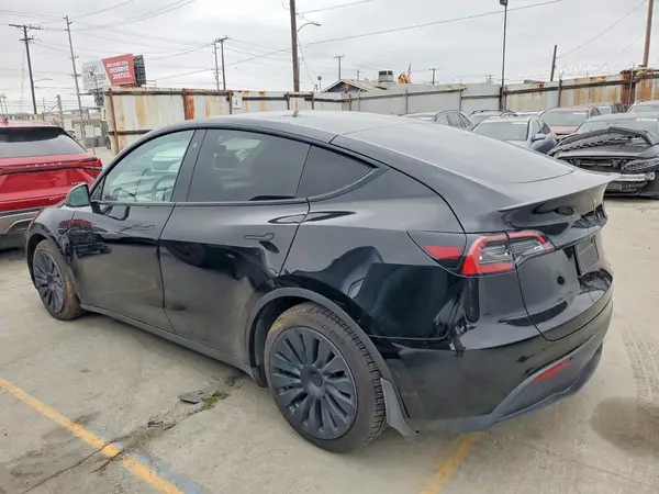 7SAYGDEF9NF366571 2022 TESLA MODEL Y - Image 2