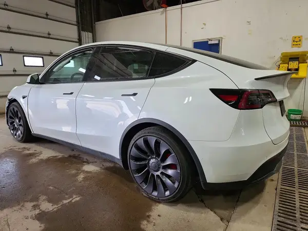 7SAYGDEF9NF366988 2022 TESLA MODEL Y - Image 2